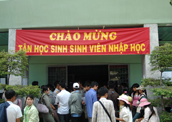 Hàng trăm thí sinh có giấy báo nhập học vẫn rớt 
